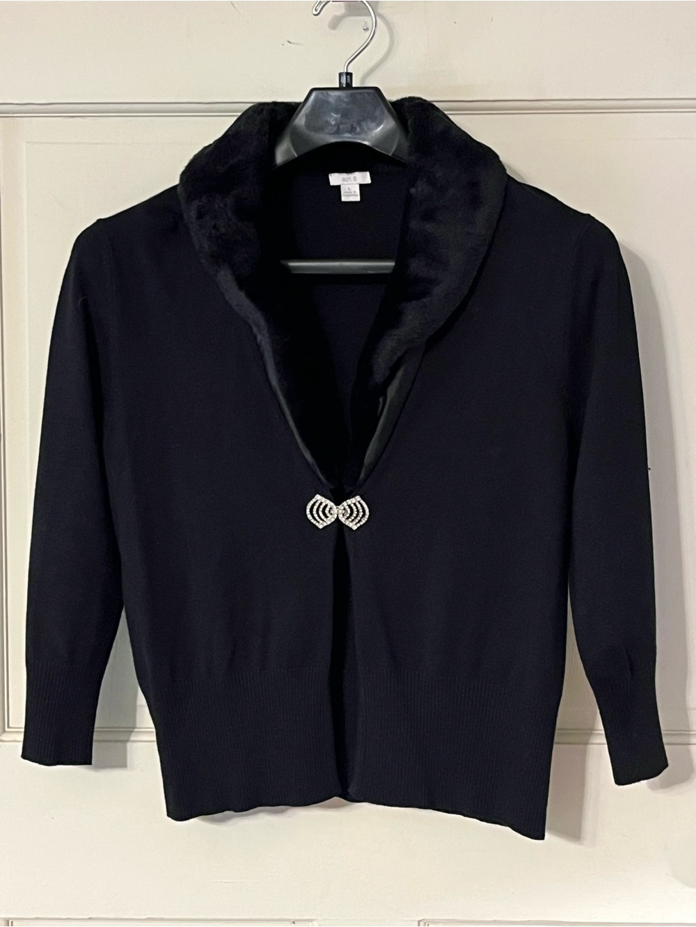 Faux fur collar cardigan sweater Large Rhinestone clasp Mob Wife gothic glam